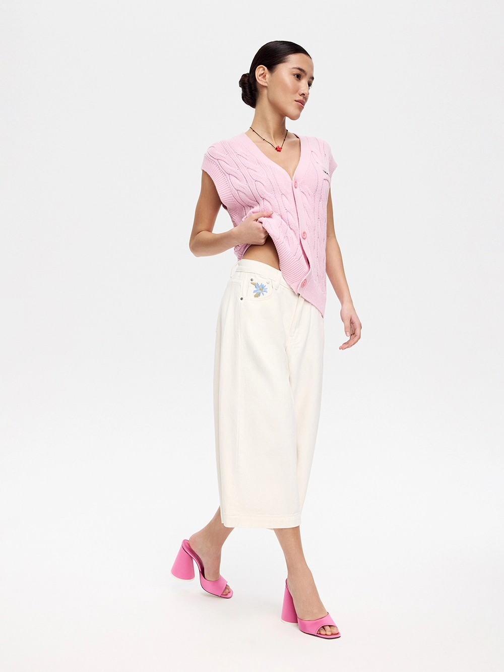 картинка бермуды удлинённые с вышивкой  от магазина truered.ru (ex-SOLO·U)