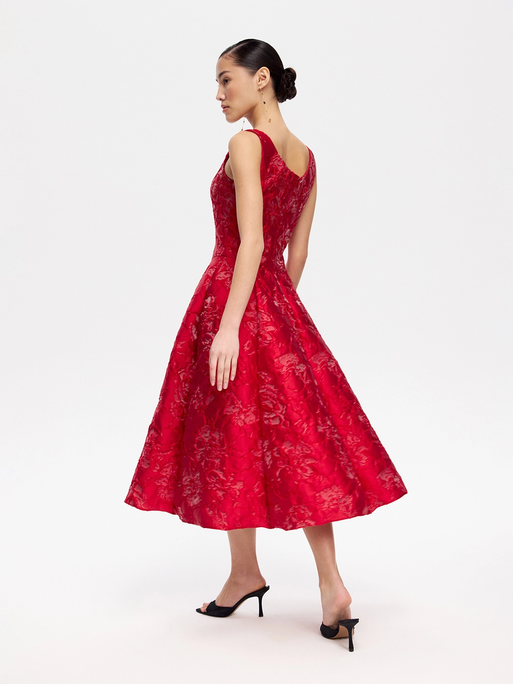 картинка платье из фактурной тафты от магазина truered.ru (ex-SOLO·U)