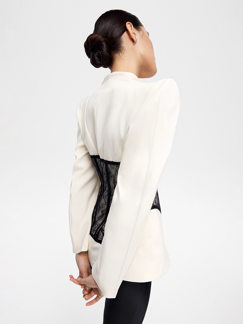 картинка жакет с кружевом от магазина truered.ru (ex-SOLO·U)