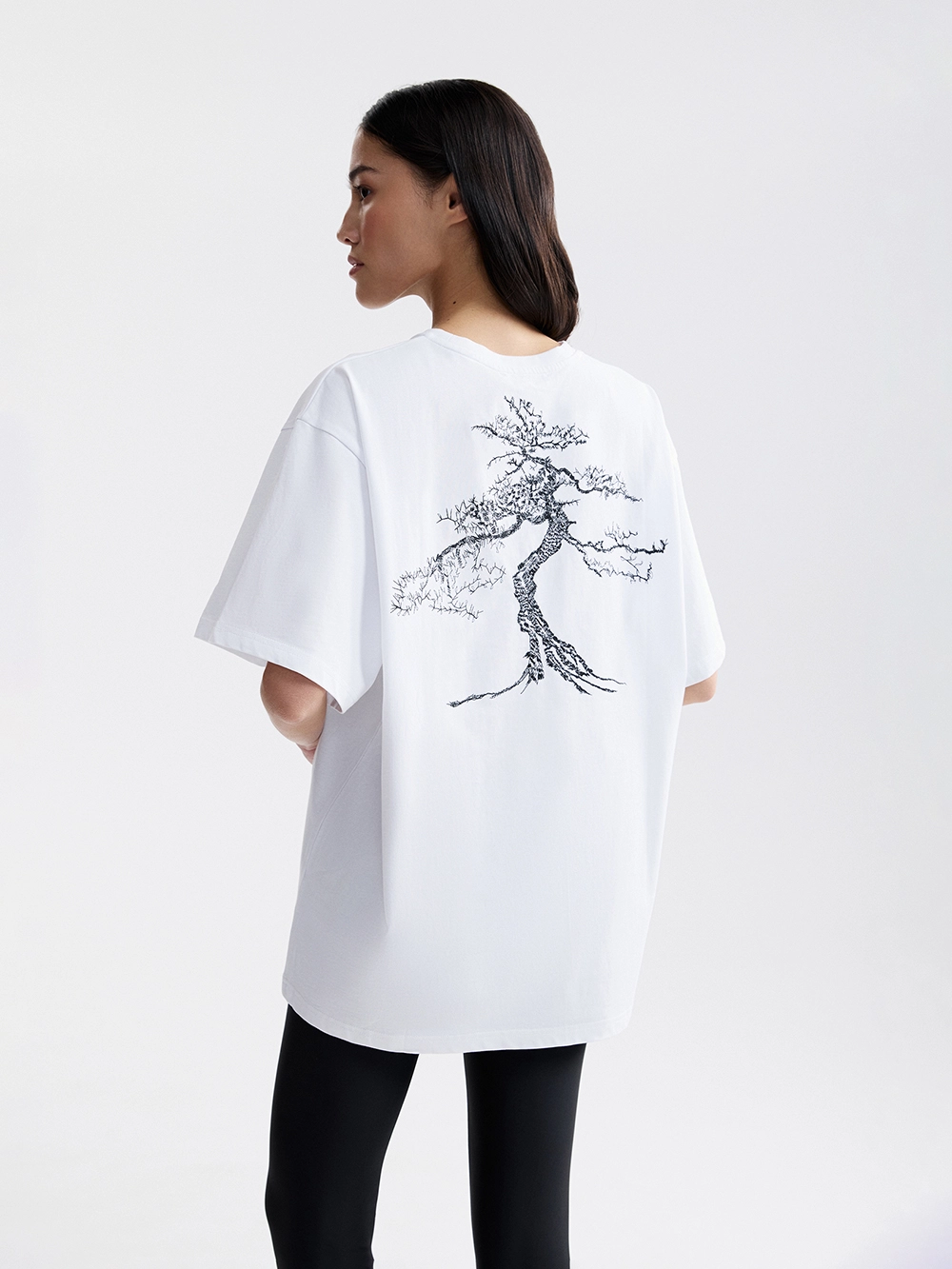 картинка футболка с вышивкой от магазина truered.ru (ex-SOLO·U)