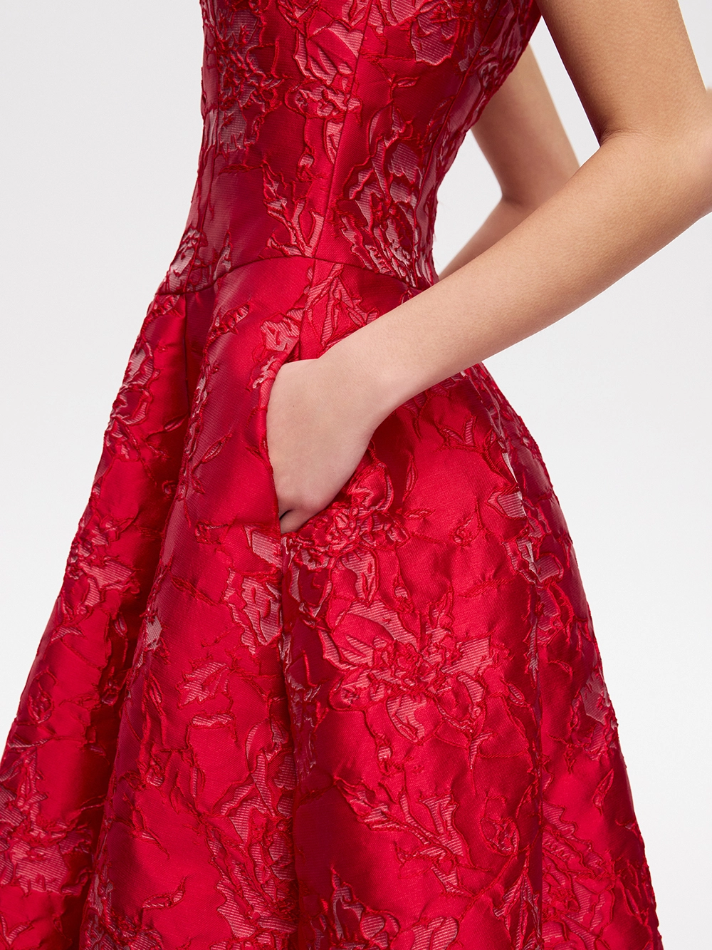 картинка платье из фактурной тафты от магазина truered.ru (ex-SOLO·U)