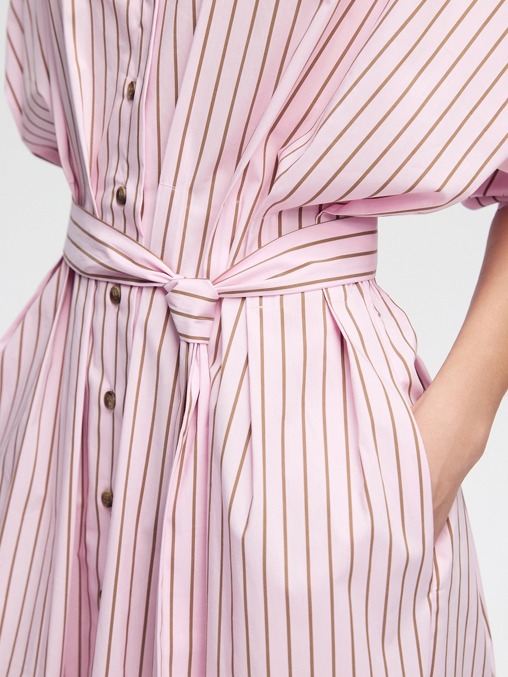 картинка платье с вышивкой от магазина truered.ru (ex-SOLO·U)