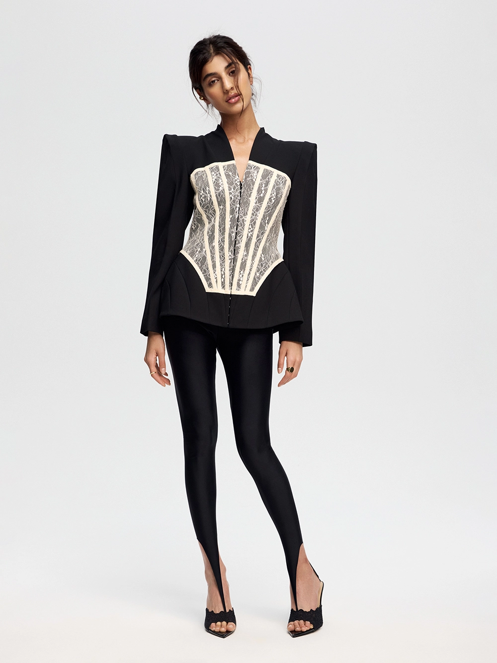 картинка жакет с кружевом от магазина truered.ru (ex-SOLO·U)