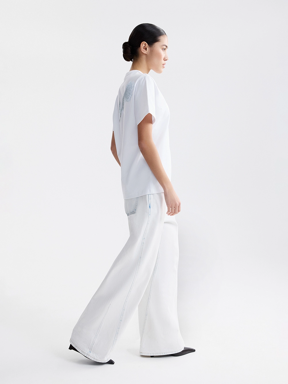 картинка футболка базовая с вышивкой от магазина truered.ru (ex-SOLO·U)