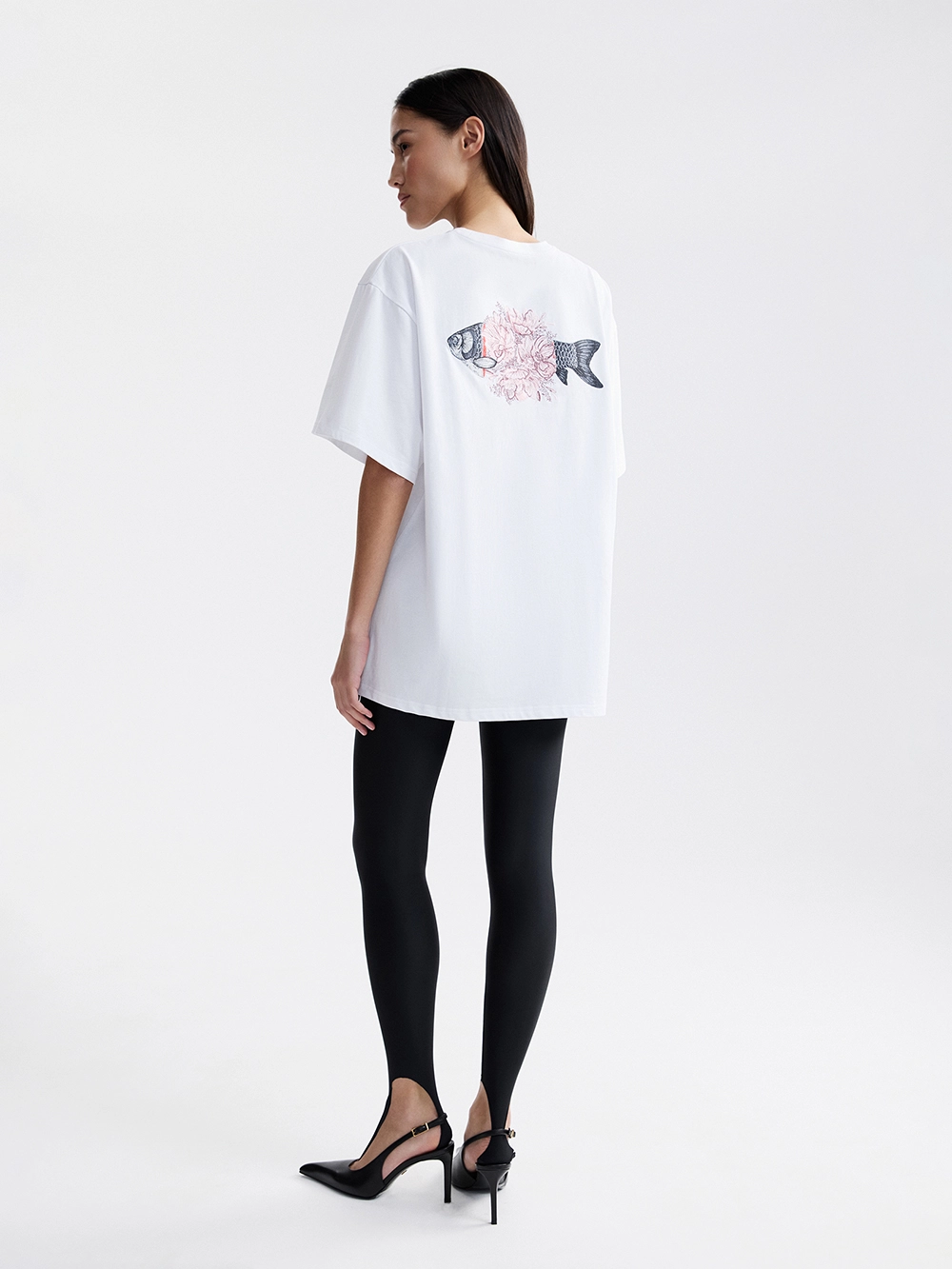 картинка футболка с вышивкой от магазина truered.ru (ex-SOLO·U)