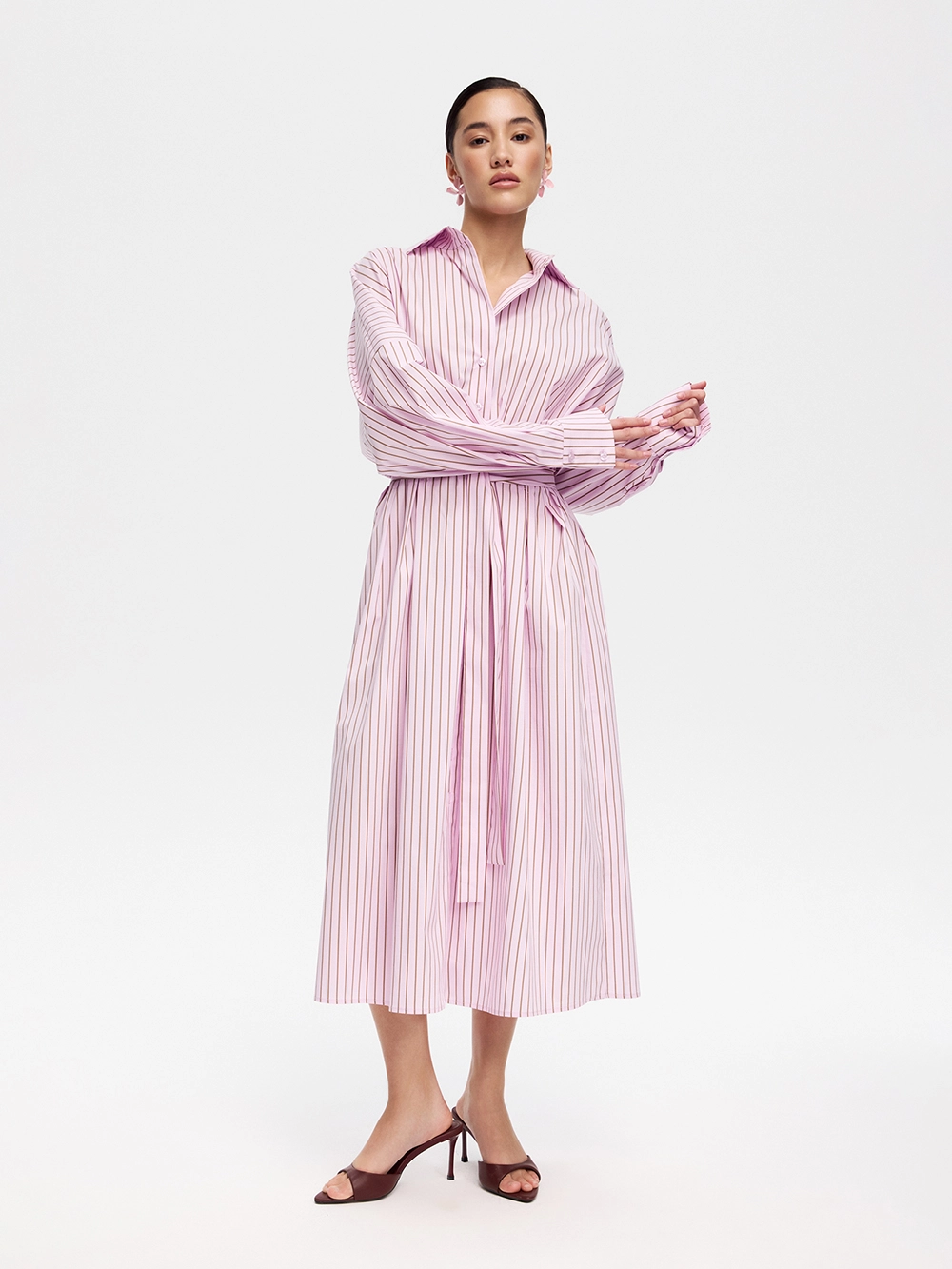 картинка платье с вышивкой от магазина truered.ru (ex-SOLO·U)