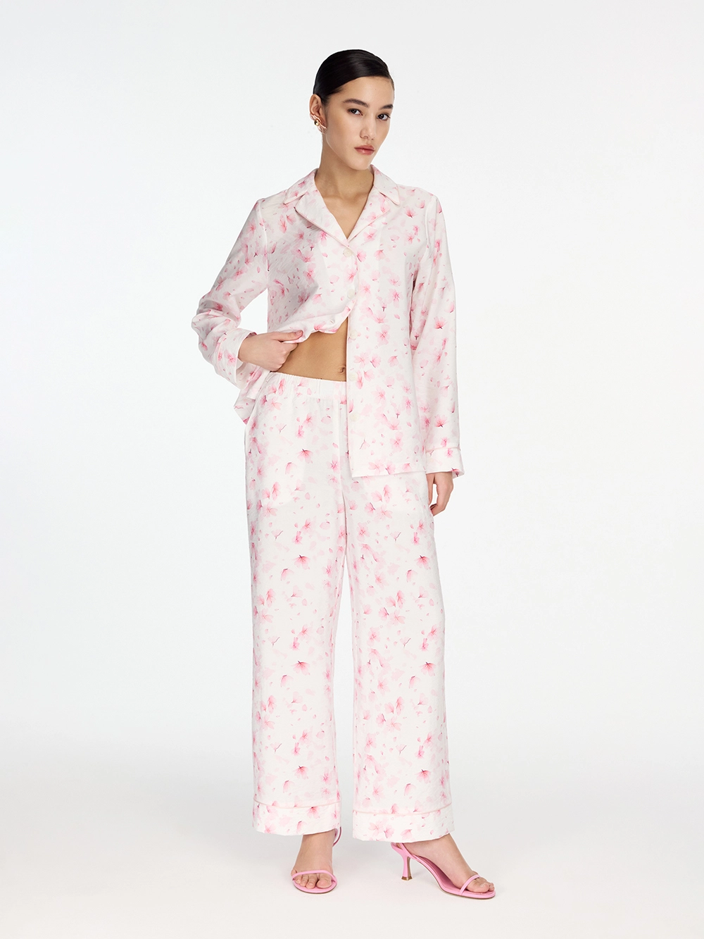 картинка брюки из вискозного шёлка с кантом  от магазина truered.ru (ex-SOLO·U)