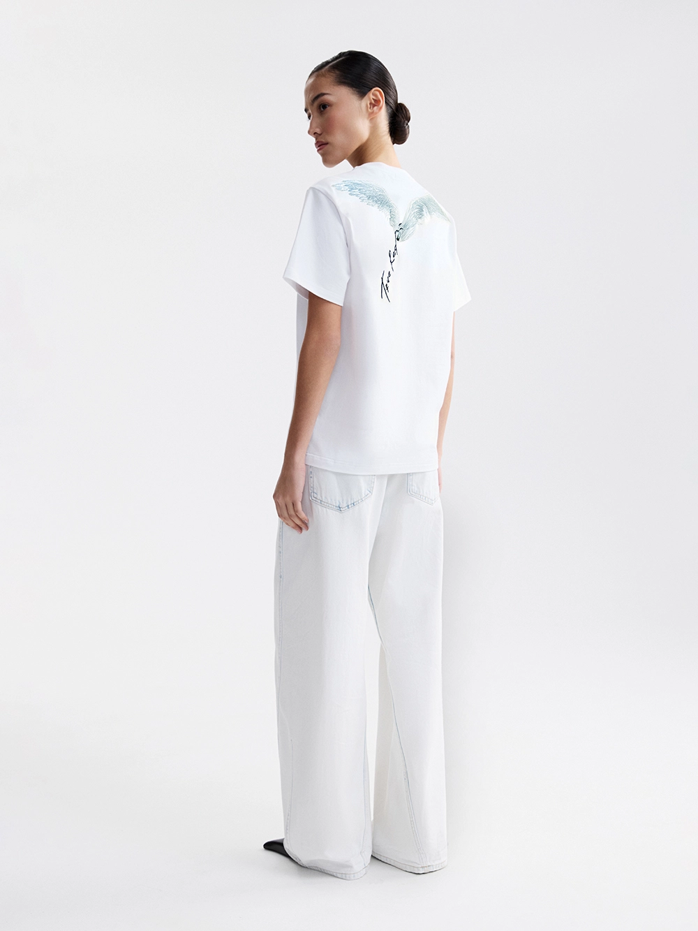 картинка футболка базовая с вышивкой от магазина truered.ru (ex-SOLO·U)