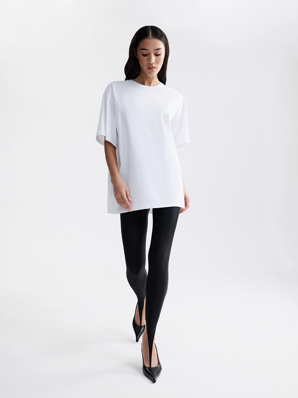 картинка футболка с вышивкой от магазина truered.ru (ex-SOLO·U)