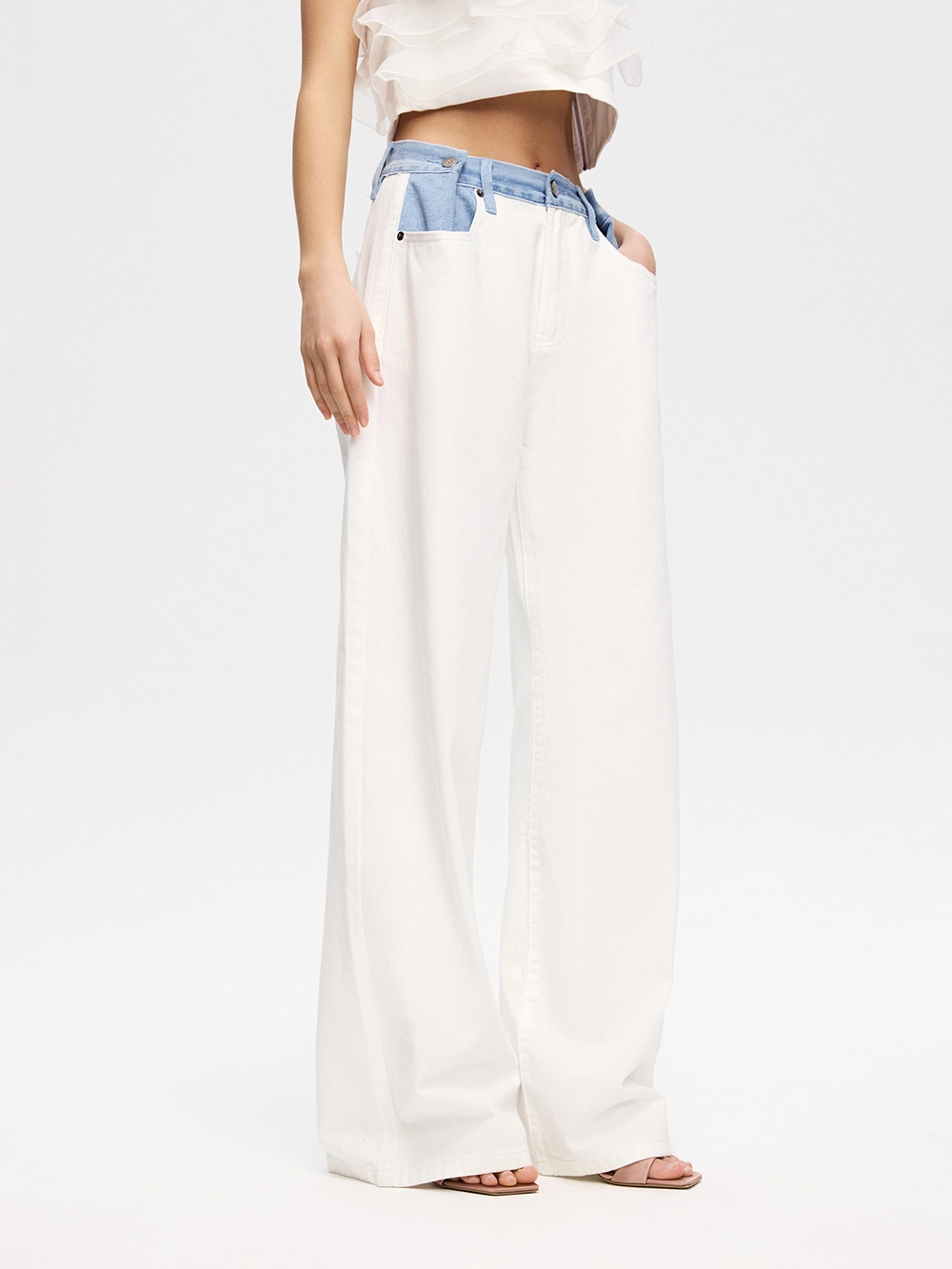 картинка джинсы relaxed с контрастным поясом от магазина truered.ru (ex-SOLO·U)