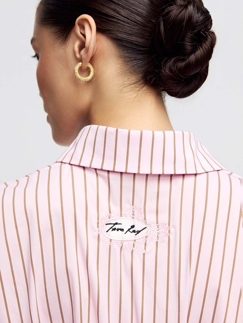 картинка платье с вышивкой от магазина truered.ru (ex-SOLO·U)