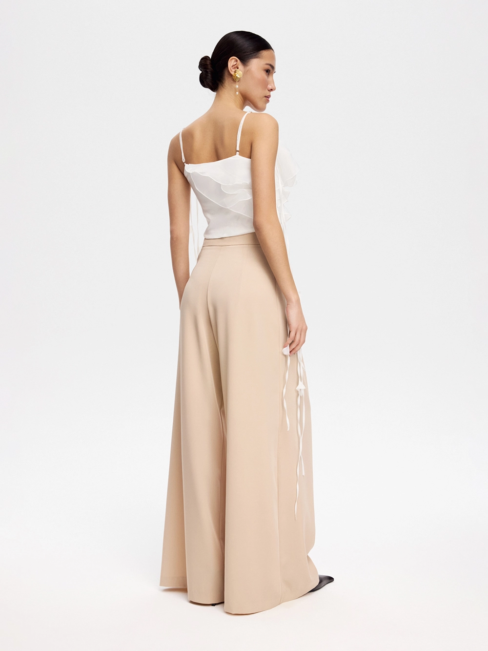 картинка брюки-палаццо со встречной складкой от магазина truered.ru (ex-SOLO·U)