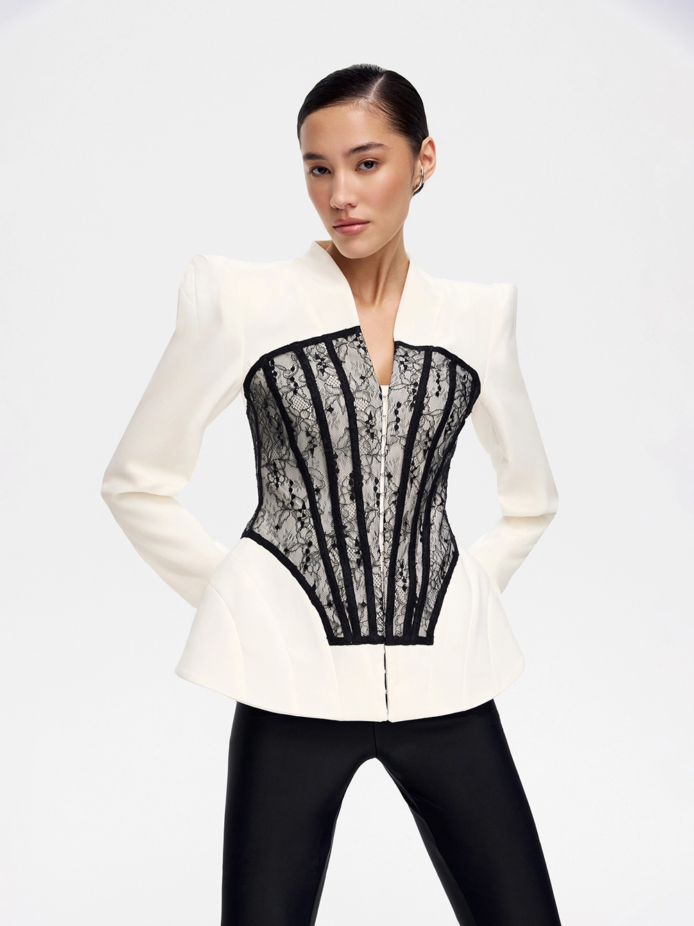 картинка жакет с кружевом от магазина truered.ru (ex-SOLO·U)