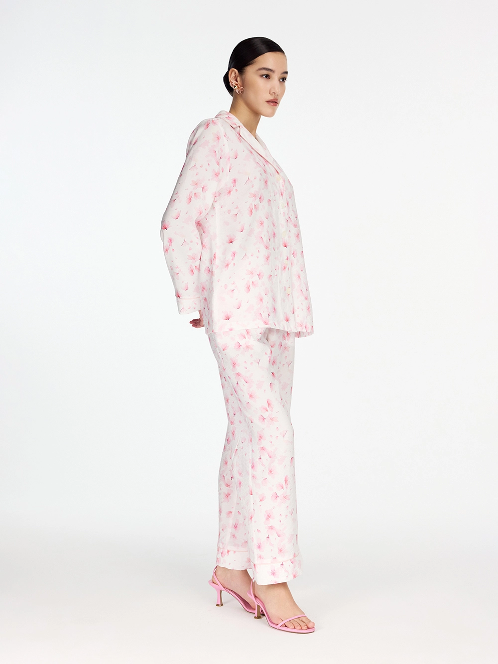 картинка брюки из вискозного шёлка с кантом  от магазина truered.ru (ex-SOLO·U)