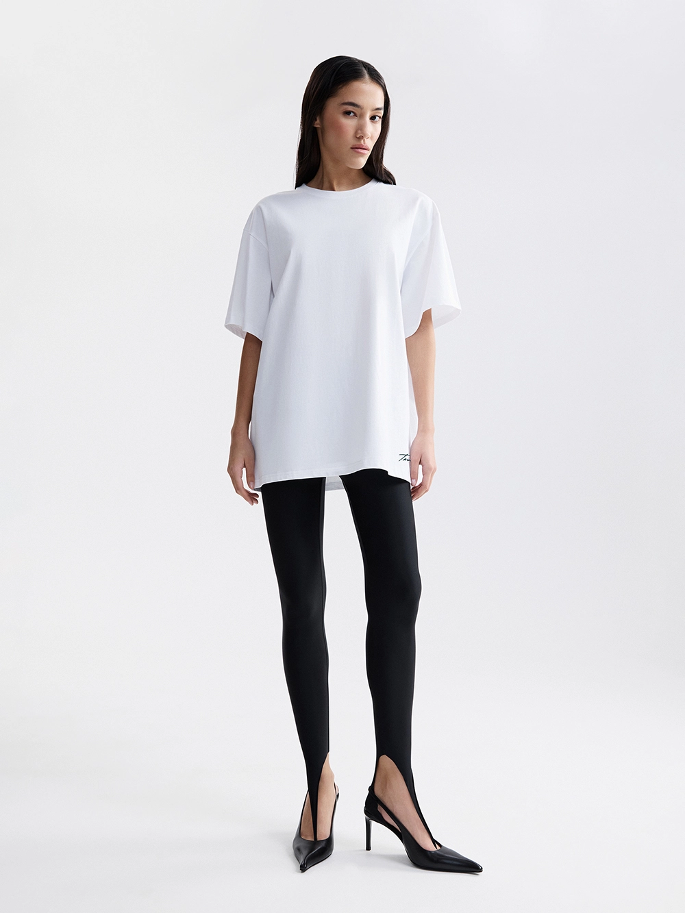 картинка футболка с вышивкой от магазина truered.ru (ex-SOLO·U)