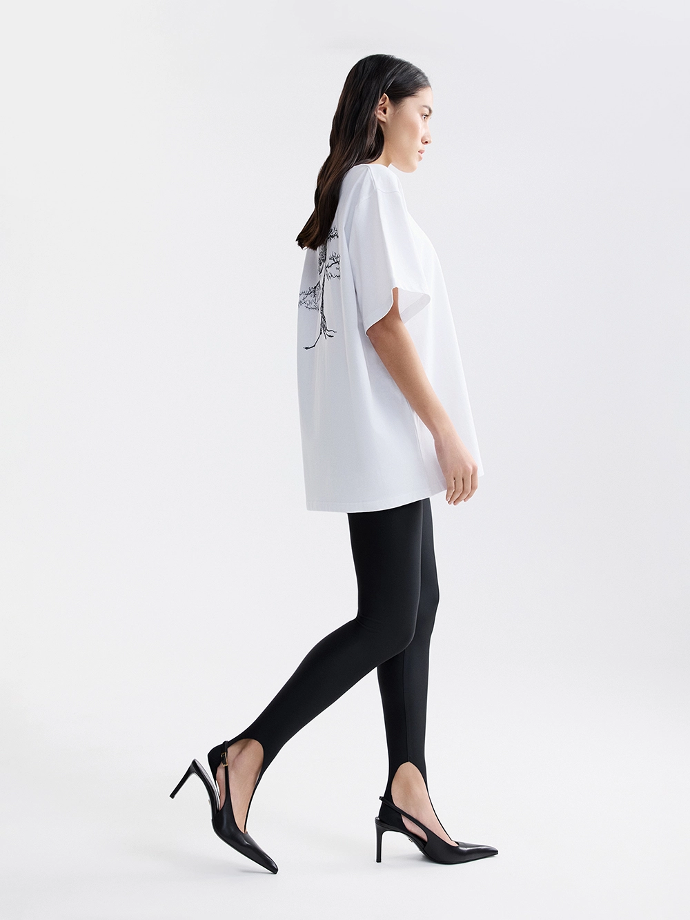 картинка футболка с вышивкой от магазина truered.ru (ex-SOLO·U)