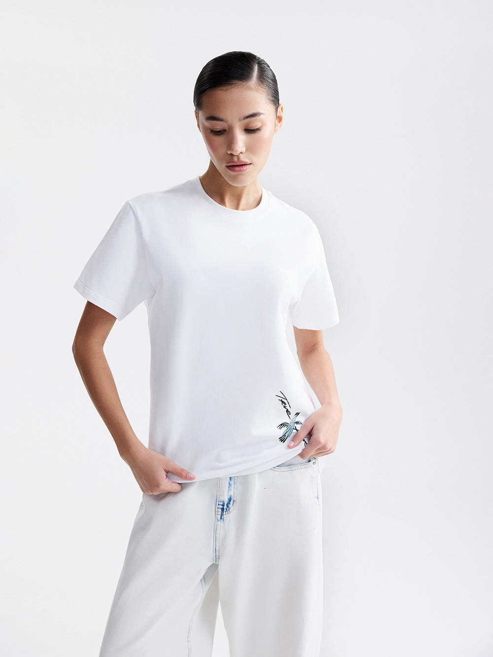 картинка футболка базовая с вышивкой от магазина truered.ru (ex-SOLO·U)