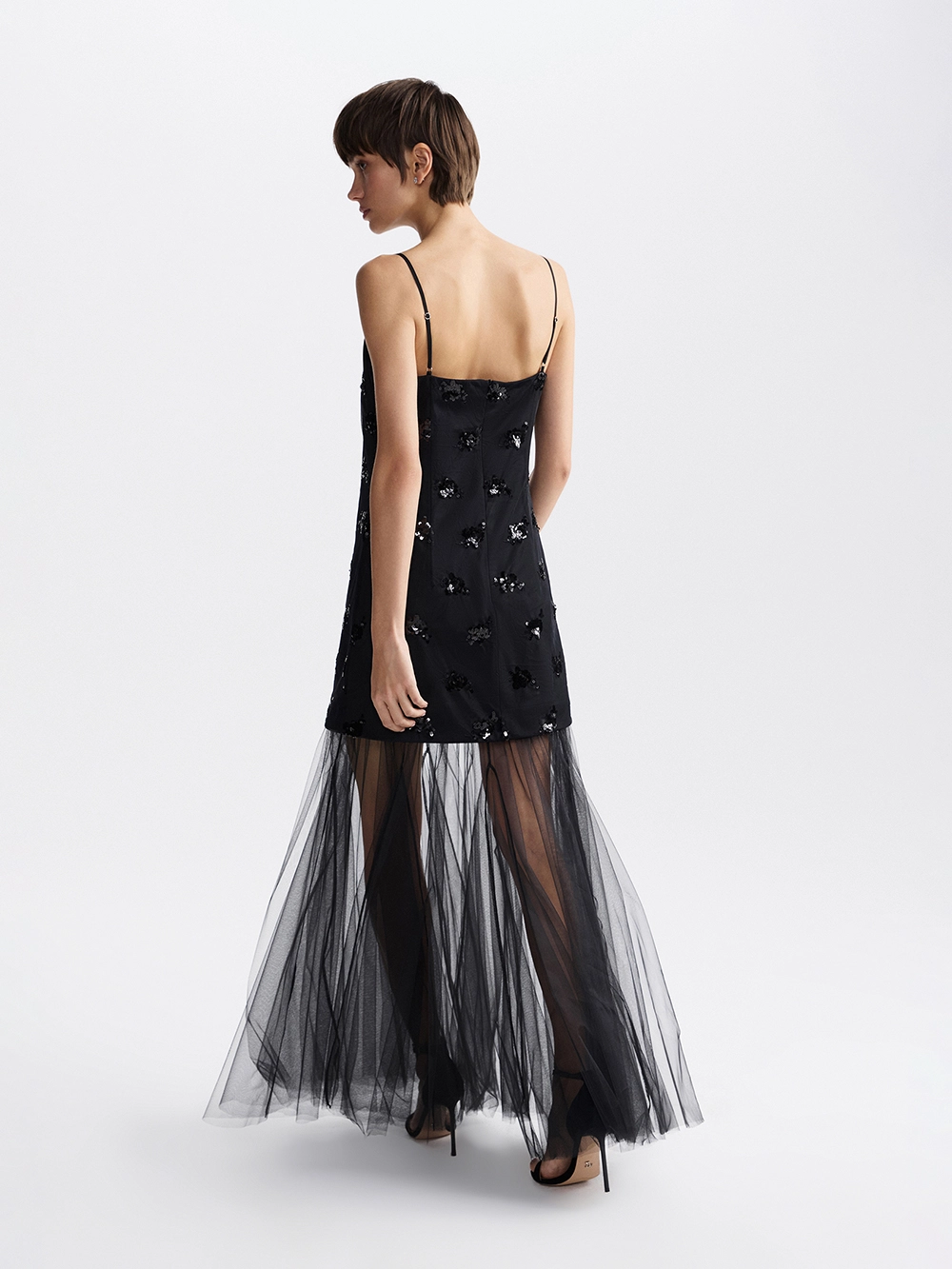 картинка платье с вышивкой пайетками от магазина truered.ru (ex-SOLO·U)