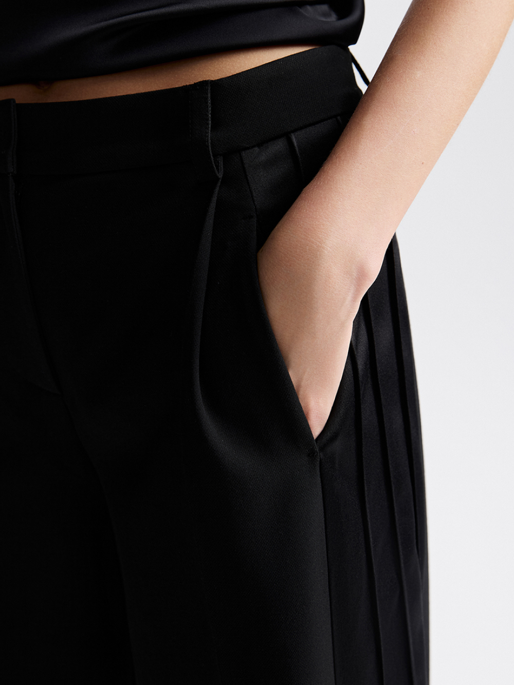 картинка брюки  от магазина truered.ru (ex-SOLO·U)