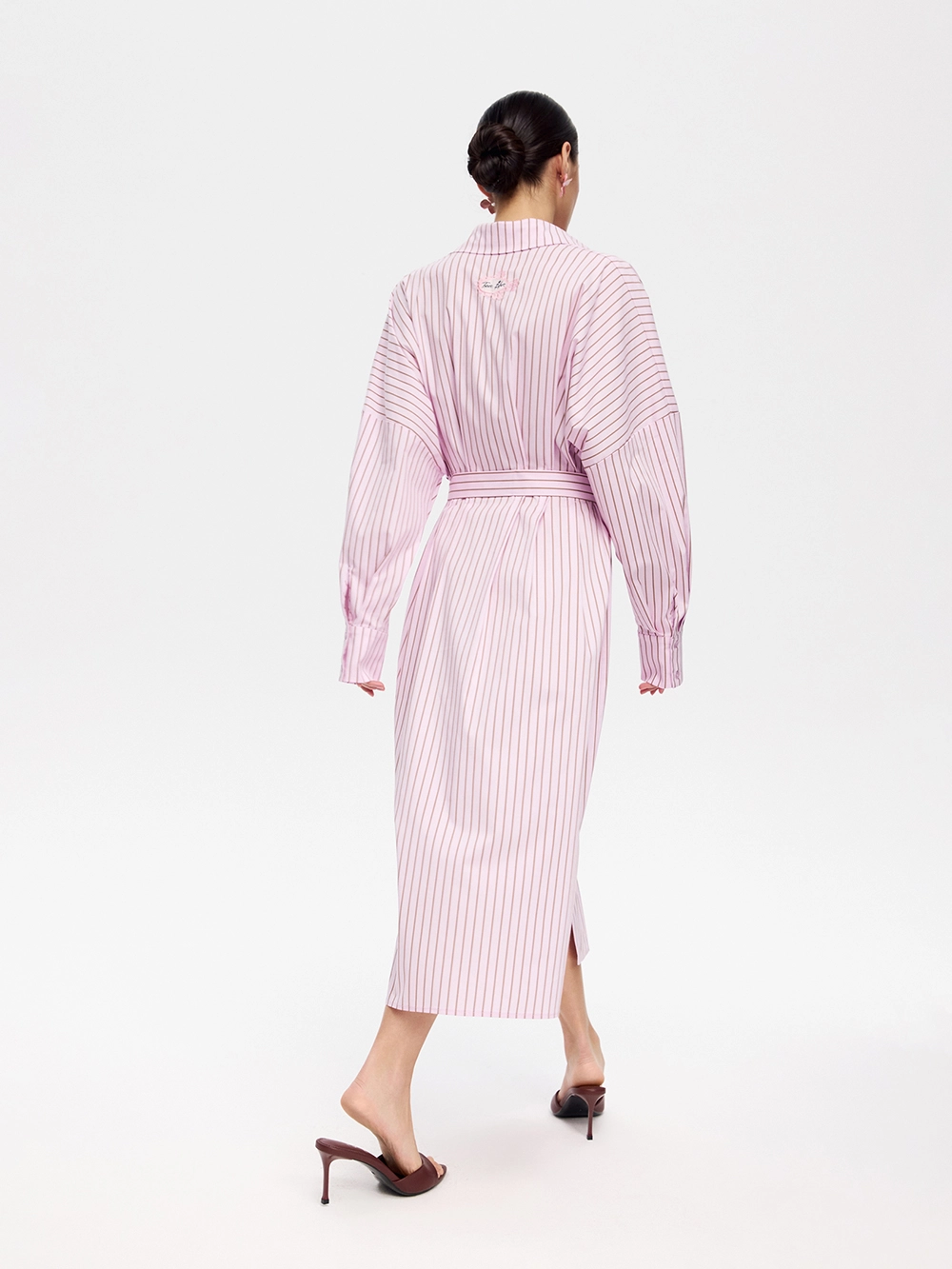 картинка платье с вышивкой от магазина truered.ru (ex-SOLO·U)